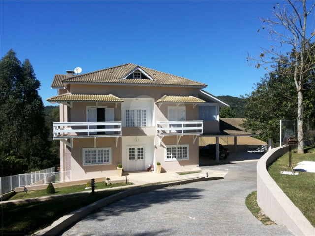 Casa à venda com 4 suítes no condomínio Suíça da Cantareira, Mairiporã - SP