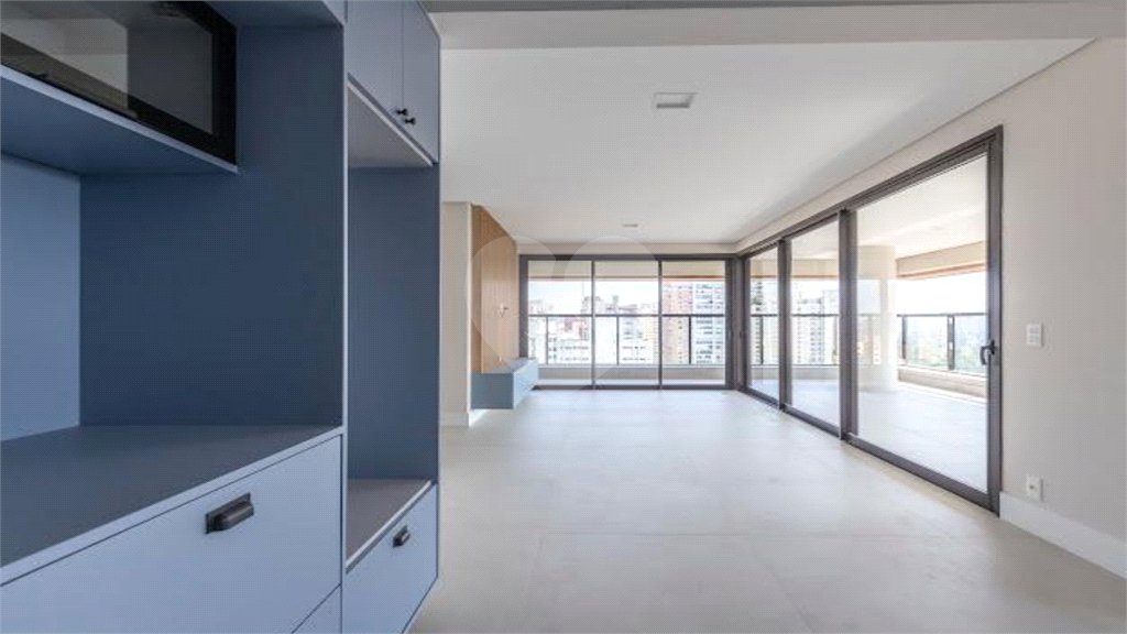 Apartamento à venda com 3 suítes em Moema, São Paulo, SP