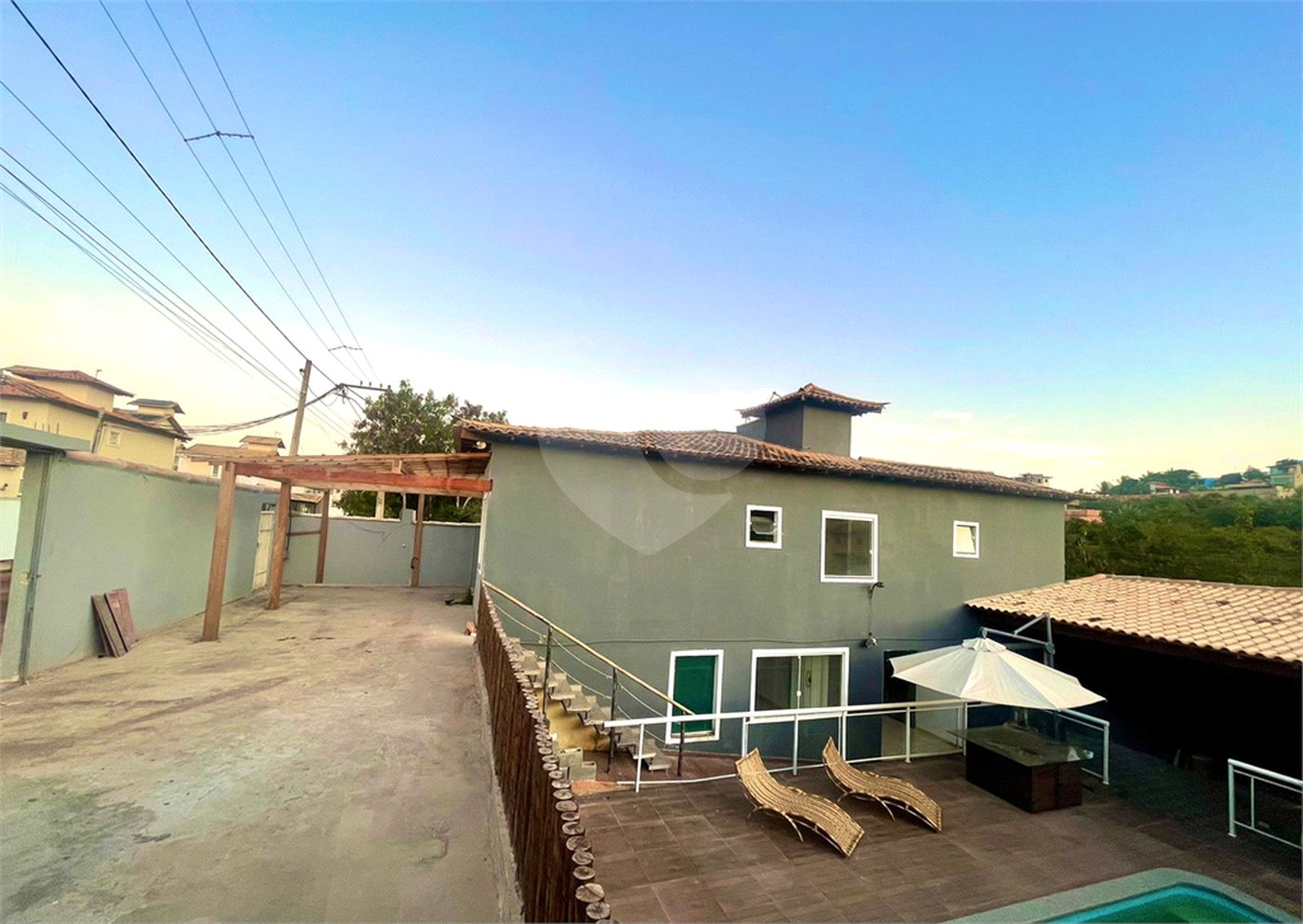 Casa em condomínio à venda com 3 quartos, sendo 2 suítes,  em Praia Rasa, Armação dos Búzios, RJ