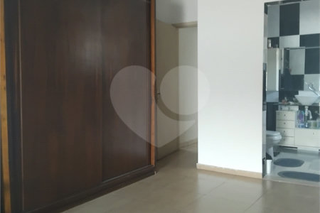 Sobrado à venda com 4 quartos, sendo 1 suíte, em Jardim Catanduva, São Paulo, SP