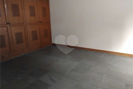 Sobrado à venda com 3 quartos, sendo 1 suíte,  em Jardim Pinheiros, São Paulo, SP