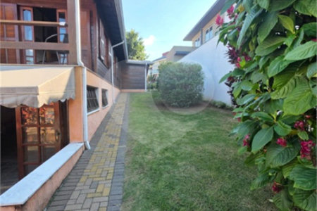 Casa à venda com 3 quartos, sendo 1 suíte, no condomínio Estância Marambaia, Vinhedo - SP