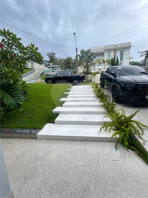 Casa à venda com 3 suítes no condomínio Hills, Arujá - SP