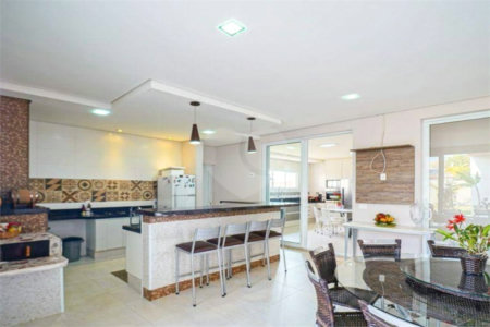 Casa à venda com 4 quartos, sendo 2 suítes, no condomínio Residencial Jardim Primavera, Louveira - SP