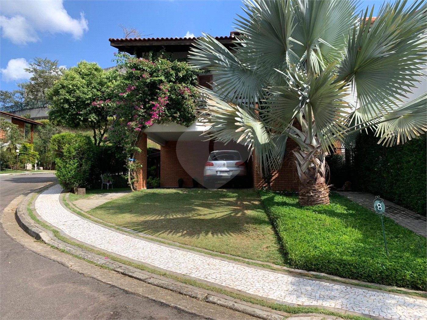 Casa à venda com 4 quartos, sendo 2 suítes, no condomínio Residencial Ypê Branco II, São Paulo - SP