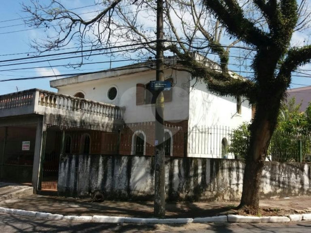 Sobrado à venda com 4 quartos, sendo 1 suíte,  em Tremembé, São Paulo, SP