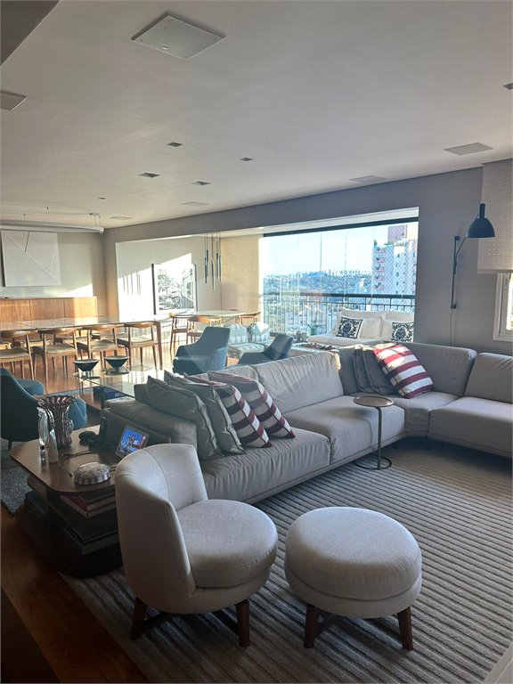 Apartamento à venda com 4 quartos, sendo 3 suítes, em Alto de Pinheiros, São Paulo, SP
