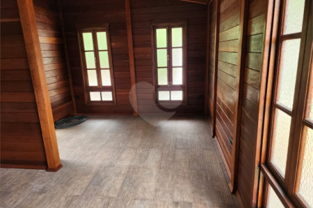 Casa à venda com 2 quartos, sendo 1 suíte, no condomínio Chácara Pedra Grande, Atibaia - SP
