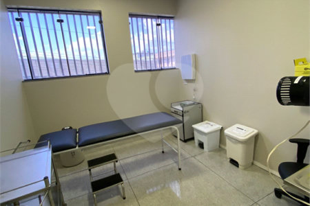 Salão para alugar em Vila Romanópolis, Ferraz de Vasconcelos, SP
