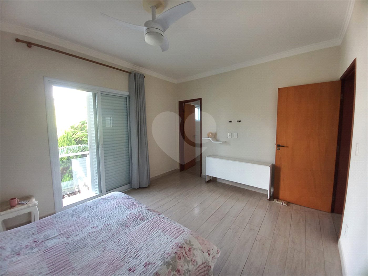 Casa à venda com 3 quartos, sendo 1 suíte, no condomínio São Domingos, Valinhos - SP