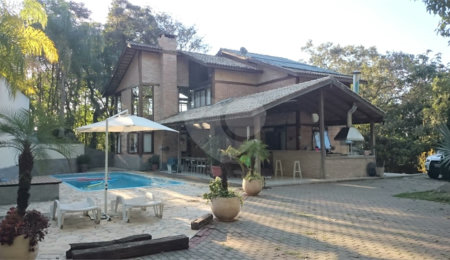 Sobrado à venda com 3 quartos, sendo 2 suítes, em Roseira, Mairiporã, SP
