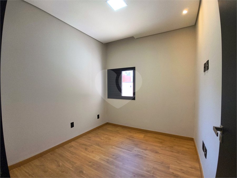 Casa à venda com 2 quartos, sendo 1 suíte, no condomínio Terras de São Francisco, Sorocaba - SP