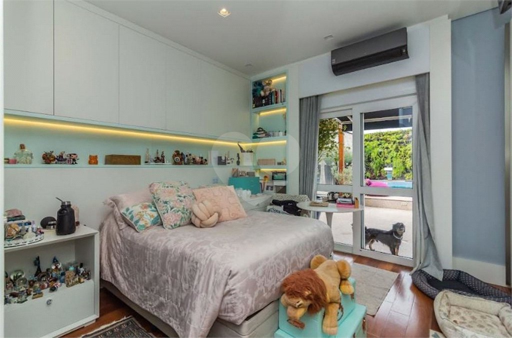 Casa à venda com 4 suítes em Horto, São Paulo, SP