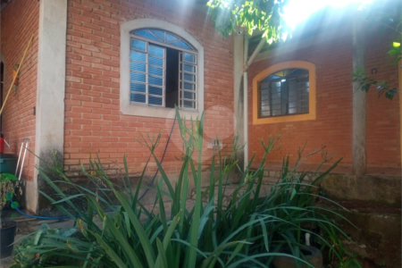 Casa à venda com 2 suítes em Jardim Santa Bárbara, Atibaia, SP