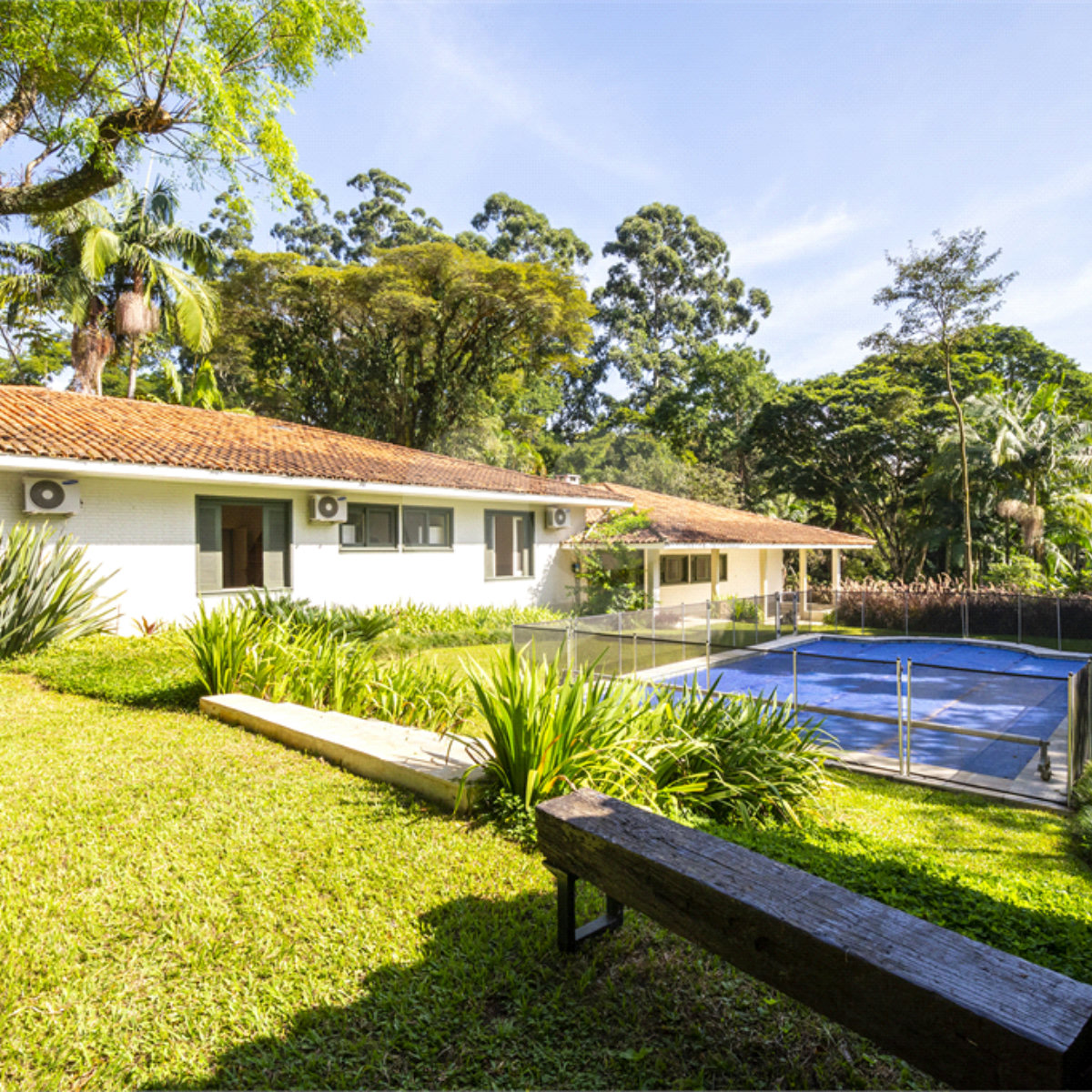 Casa à venda com 4 suítes no condomínio Chácara Flora, São Paulo - SP