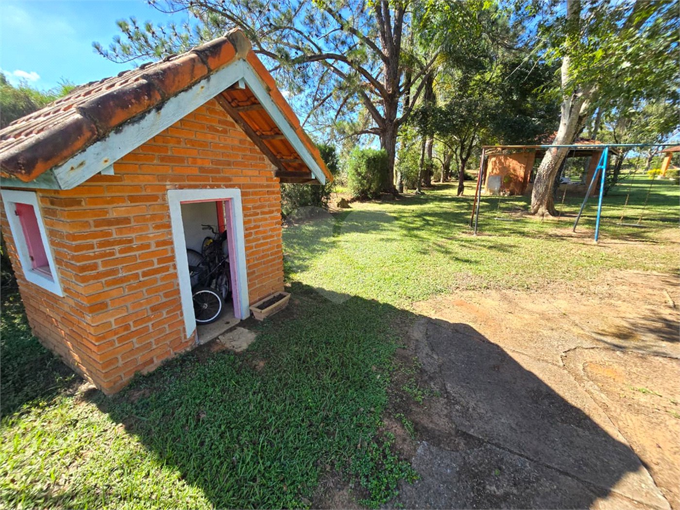 Chácara à venda com 4 quartos, sendo 1 suíte, em Cercadinho, Alambari, SP