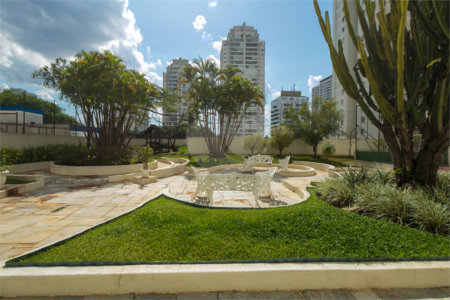 Apartamento à venda com 4 quartos, sendo 1 suíte, em Alto da Boa Vista, São Paulo, SP