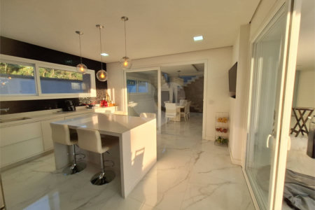Casa à venda ou para alugar com 4 suítes no condomínio Residencial Monterey Ville, Mogi das Cruzes - SP