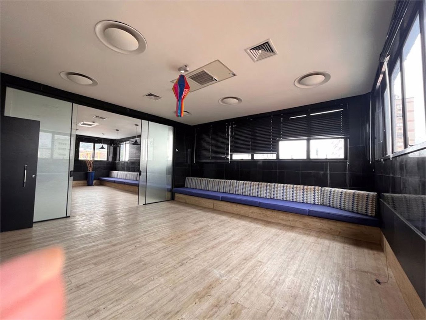 Prédio Corporativo em Santos | 4 Pavimentos | Galpão com Pé-Direito Duplo | Estrutura para +200 Pessoas | Compra Ou Locação