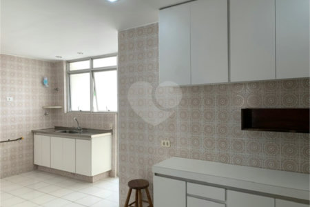 Apartamento à venda com 3 quartos, sendo 1 suíte, em Alto da Boa Vista, São Paulo, SP