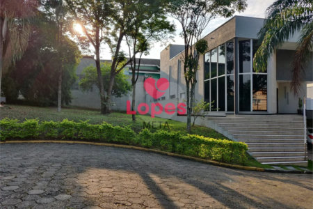 Casa à venda com 3 suítes no condomínio Jaridim Coleginho, Jacareí - SP