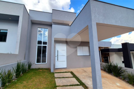 Casa à venda com 3 quartos, sendo 1 suíte, no condomínio Horto Florestal Villagio, Sorocaba - SP