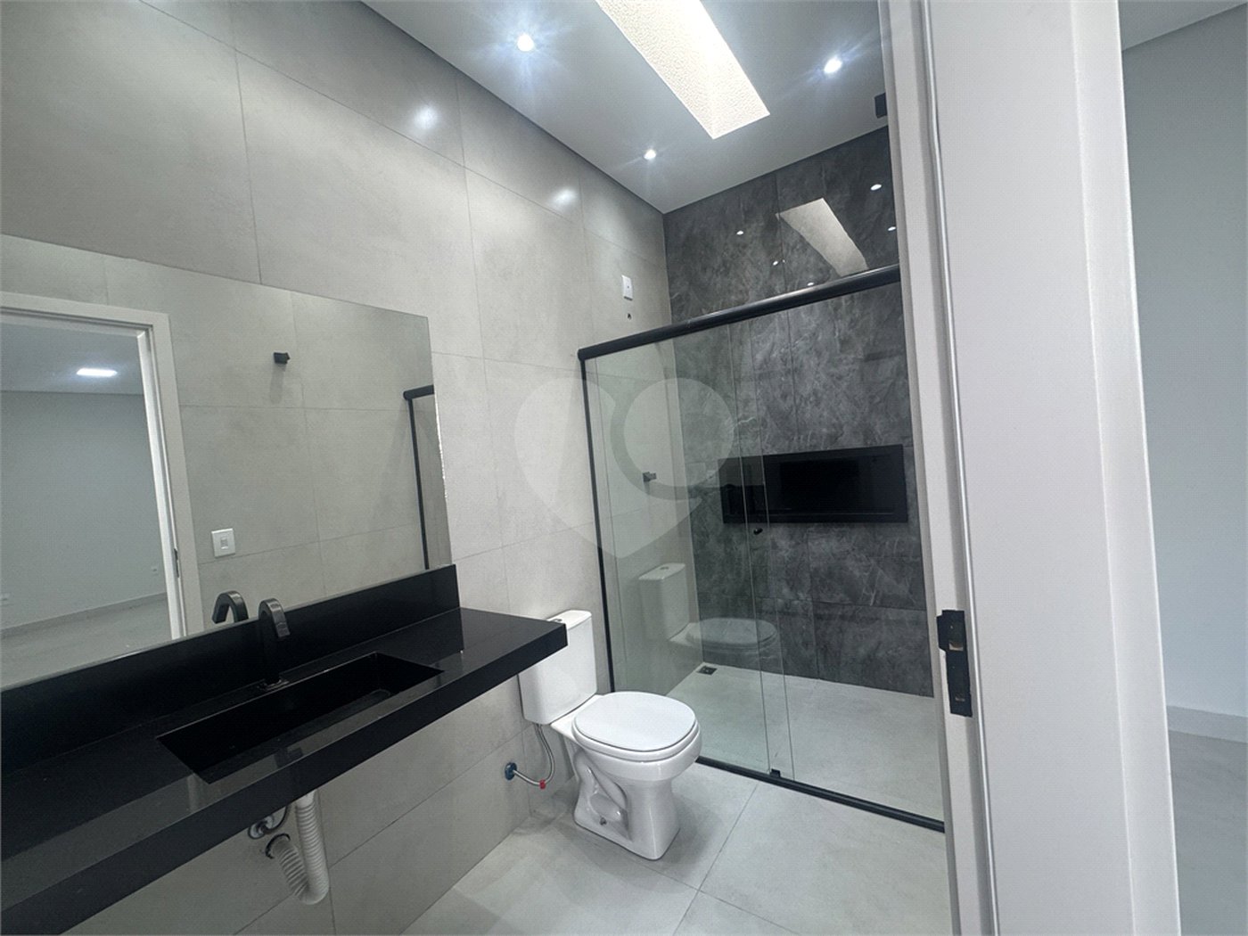 Casa à venda com 3 quartos, sendo 1 suíte, no condomínio Residencial Villagio Wanel, Sorocaba - SP