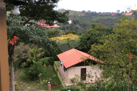 Chácara à venda com 2 quartos, sendo 1 suíte, no Centro, Araçariguama, SP