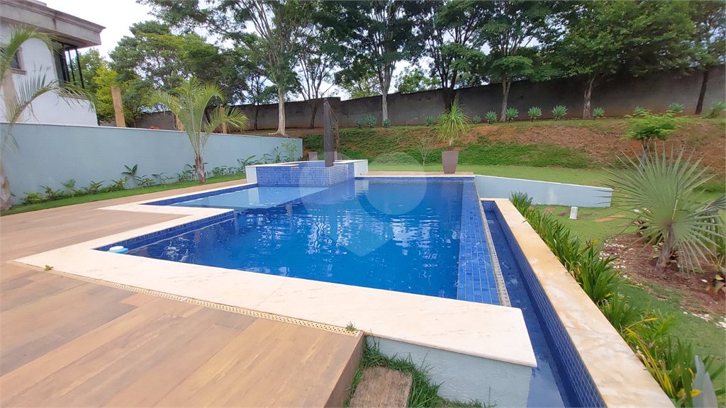 Casa à venda com 4 suítes no condomínio Figueira Garden, Atibaia - SP