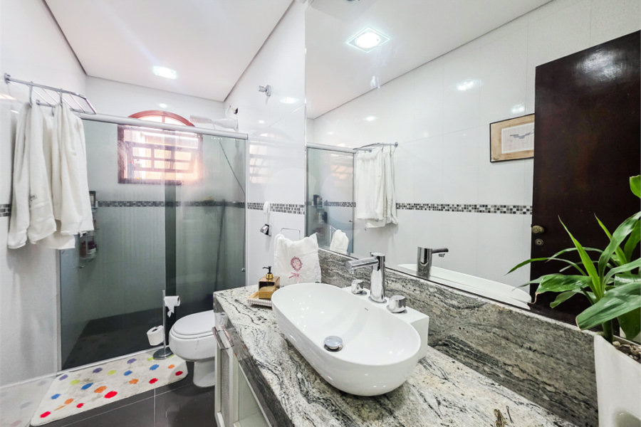 Casa à venda com 4 quartos, sendo 1 suíte, em Sapopemba, São Paulo, SP