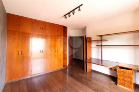 Sobrado à venda com 4 quartos em Jardim das Vertentes, São Paulo, SP