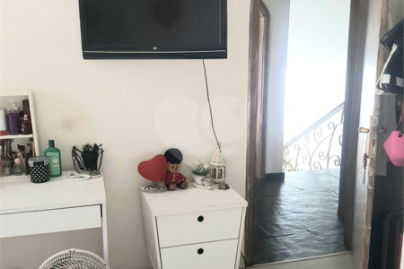 Sobrado à venda com 4 quartos, sendo 2 suítes, em Jardim Leonor, São Paulo, SP
