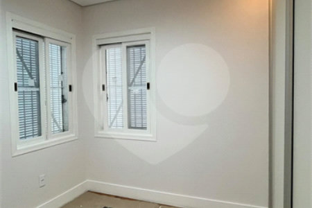 Apartamento com 69 metros todo reformado ao lado da Alameda Lucas em Atibaia.