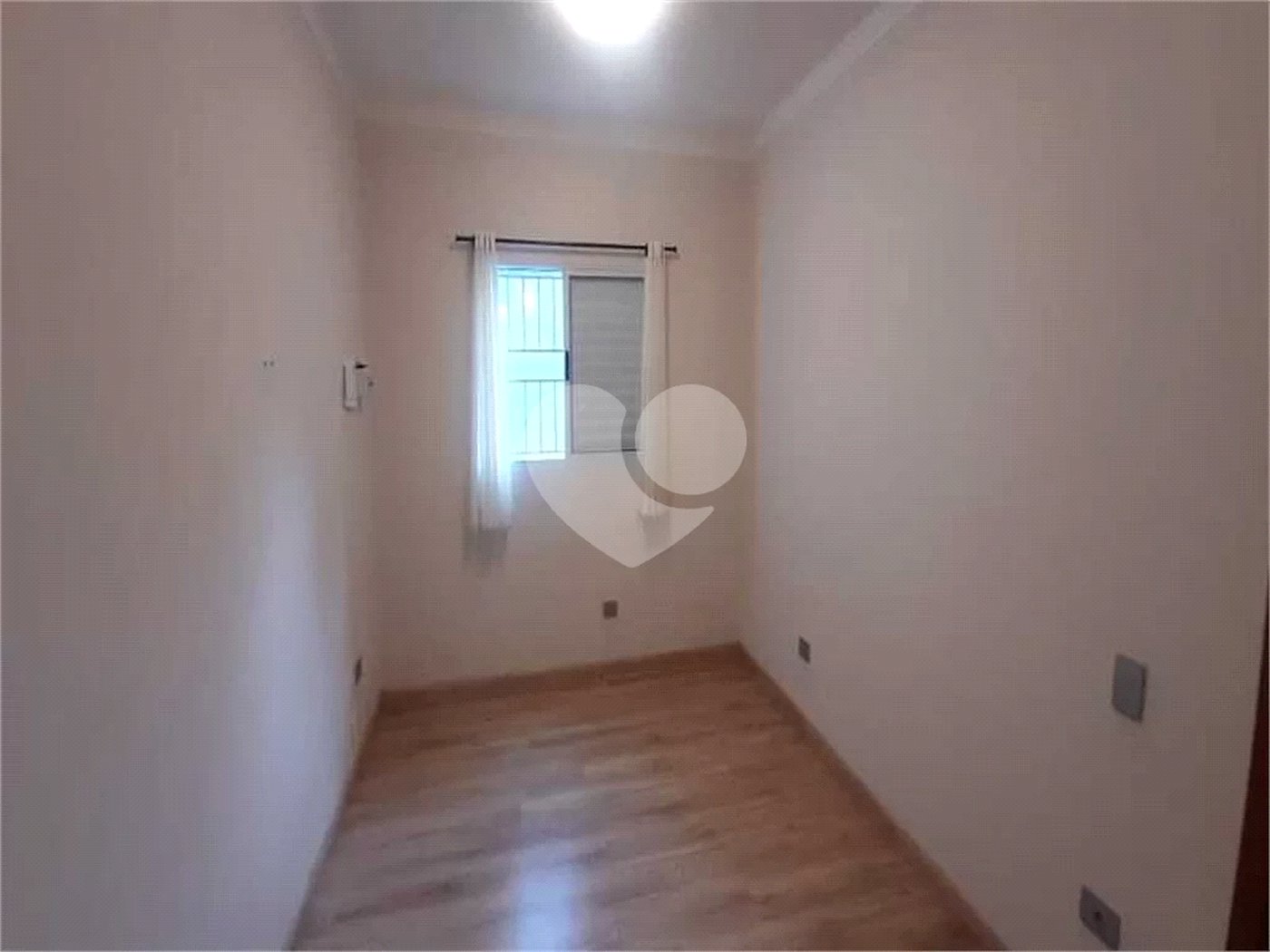 Casa à venda com 3 quartos, sendo 1 suíte, no condomínio Jardim da Montanha I, Mairiporã - SP