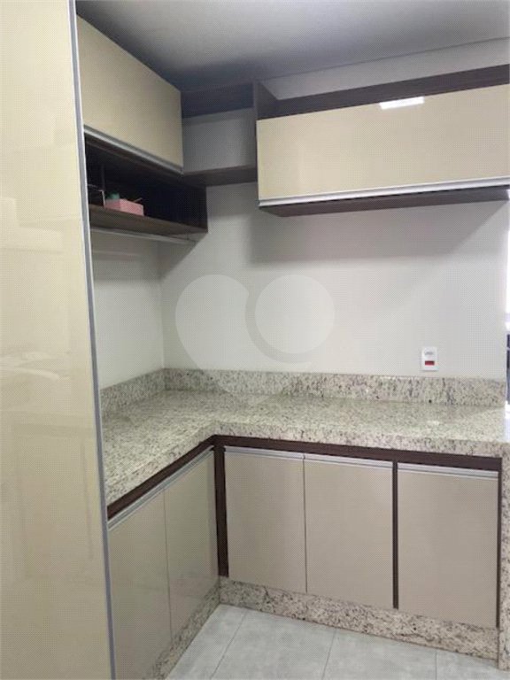 Casa à venda com 3 suítes no condomínio Campos do Conde I, Paulínia - SP