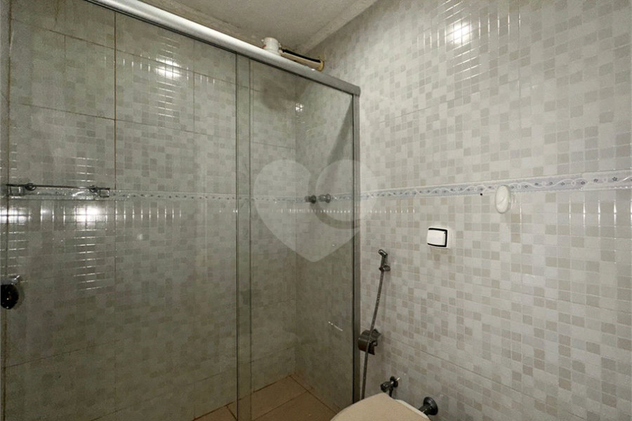 Casa à venda com 5 quartos, sendo 3 suítes, no condomínio Jd Itatinga, São Paulo - SP