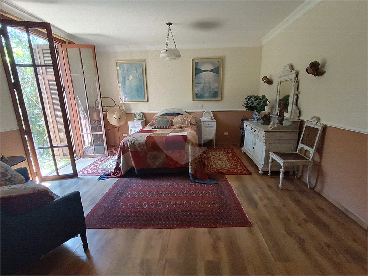 Casa à venda com 4 quartos, sendo 3 suítes, no condomínio Patrimônio do Carmo, São Roque - SP