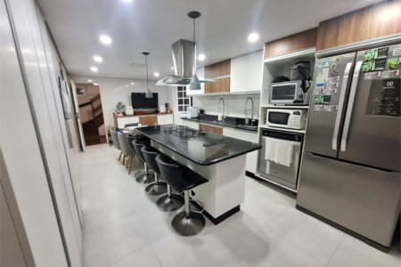 Casa à venda com 5 quartos, sendo 3 suítes,  no condomínio Vila Panamericana, São Paulo - SP