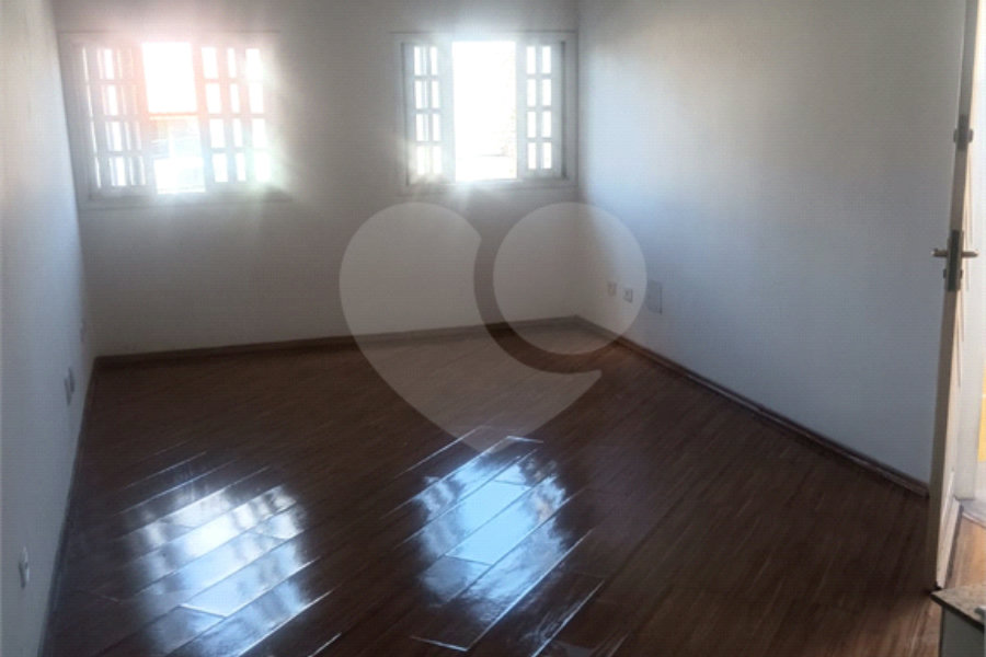 Sobrado à venda com 3 quartos, sendo 2 suítes,  em Parada Inglesa, São Paulo, SP