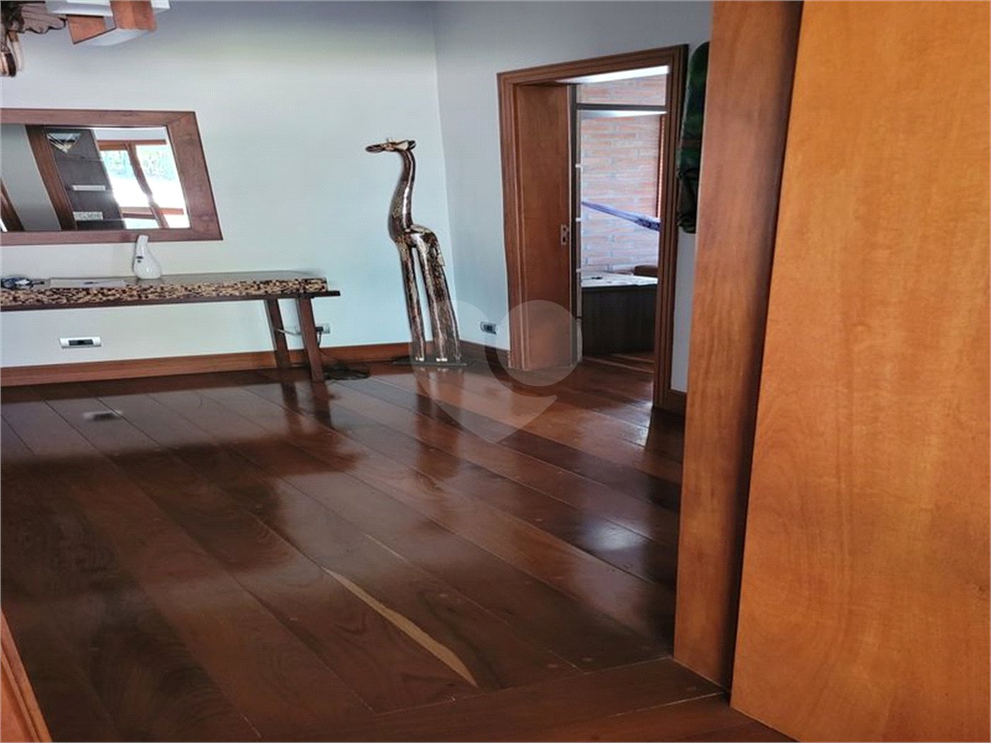 Casa à venda com 4 quartos, sendo 2 suítes, no condomínio Alpes da Cantareira, Mairiporã - SP