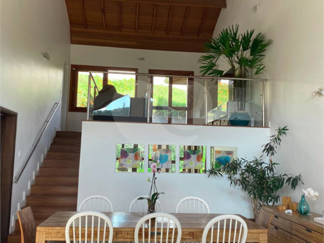 Casa à venda com 4 quartos, sendo 2 suítes,  no condomínio Suíça da Cantareira, Mairiporã - SP