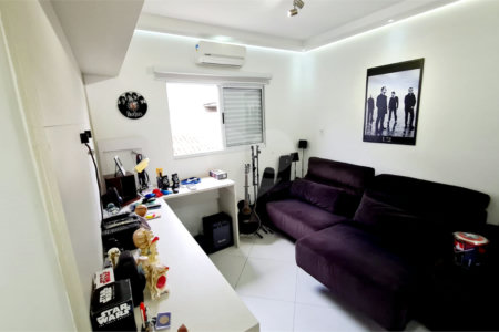 Sobrado à venda com 3 quartos, sendo 1 suíte,  em Jardim Leocádia, Sorocaba, SP