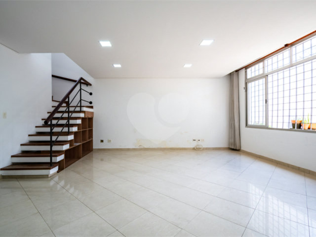 Casa de Vila à venda com 3 quartos, sendo 2 suítes,  em Campo Belo, São Paulo, SP