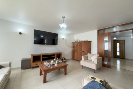 Casa de Vila à venda com 3 quartos, sendo 1 suíte, em Indianópolis, São Paulo, SP