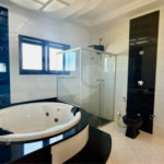 Casa à venda com 4 suítes no condomínio Parque Village Castelo, Itu - SP