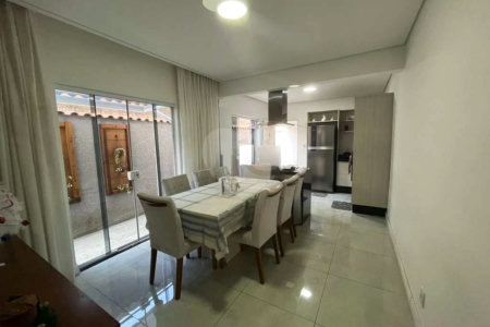 Sobrado à venda com 3 quartos, sendo 1 suíte,  em Vila Nova Cintra, Mogi das Cruzes, SP