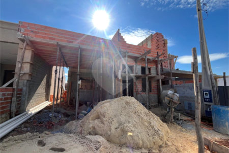 Casa à venda com 2 quartos, sendo 1 suíte,  no condomínio Tivolli, Itapetininga - SP
