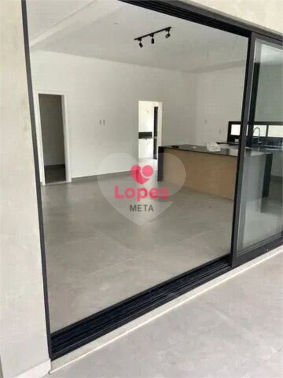 Casa à venda com 4 quartos, sendo 3 suítes, no condomínio Alphaville 2, São José dos Campos - SP