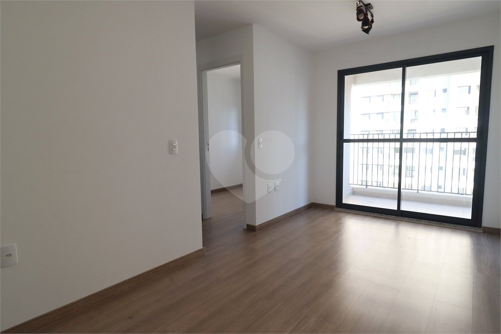 Apartamento à venda com 3 quartos, sendo 1 suíte, em Vila Anastácio, São Paulo, SP