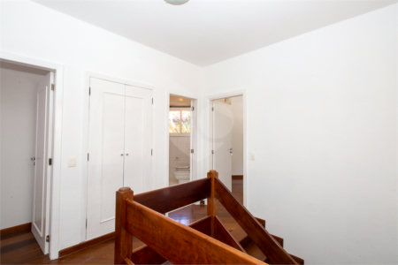 Sobrado à venda com 5 quartos, sendo 3 suítes, em Alto da Boa Vista, São Paulo, SP